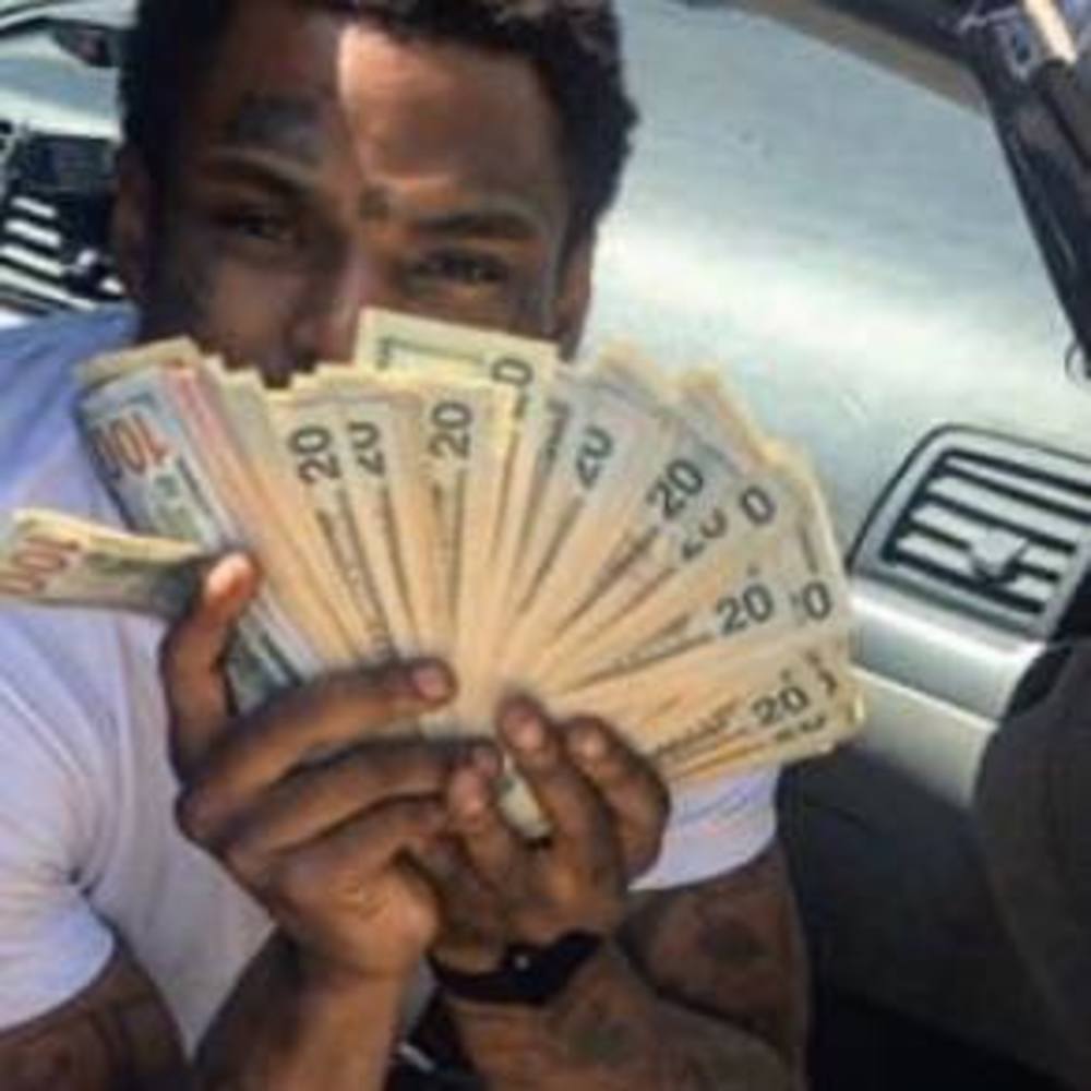 Meet your Posher, Izia